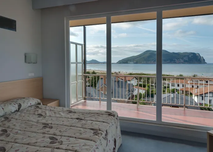 Cosmopol Отель Ларедо